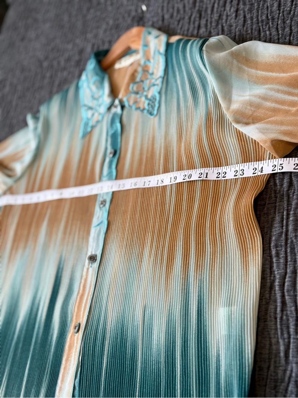 Vintage Sweet Tiger pleated Fashion Blouse. - Picture 8 of 10